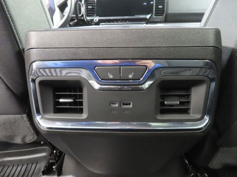 Used 2024 GMC Sierra 3500 SLT w/ SLT Premium Package AWD/4WD image 14