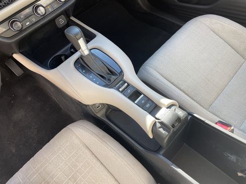 Used 2023 Honda HR-V LX image 9