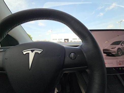 Used 2023 Tesla Model Y Long Range AWD/4WD image 12