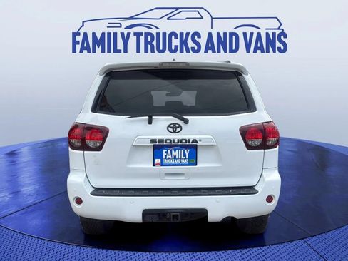 Used 2019 Toyota Sequoia SR5 AWD/4WD image 4