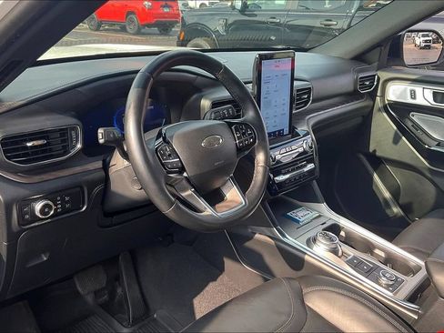 Certified 2023 Ford Explorer Platinum w/ Technology Package AWD/4WD image 13