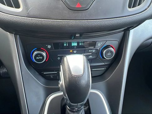 Used 2017 Ford C-MAX SE image 19