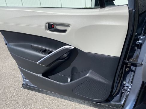 Used 2025 Toyota Corolla Cross L AWD/4WD image 17