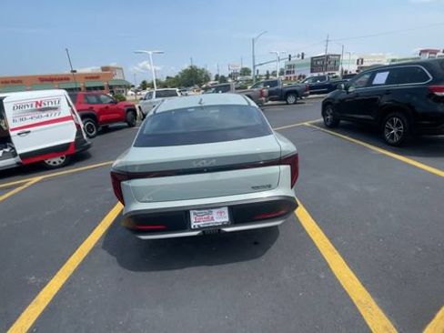 Used 2025 Kia K4 FWD image 9