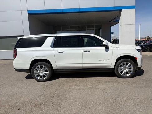 Used 2023 Chevrolet Suburban High Country image 5