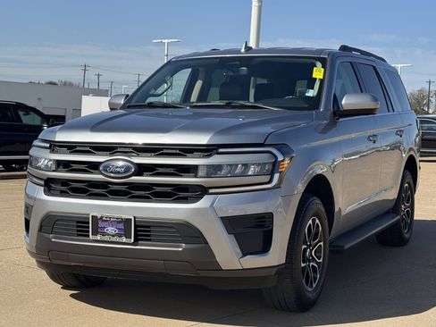 Used 2024 Ford Expedition XLT image 8