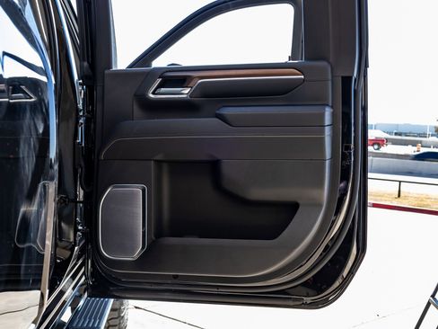 Used 2024 GMC Sierra 2500 Denali w/ Denali Reserve Package image 36