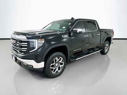 Used 2023 GMC Sierra 1500 SLT AWD/4WD image 3