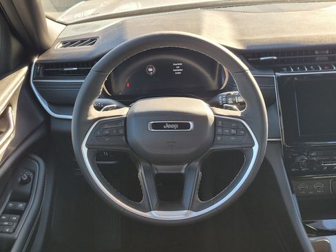 New 2025 Jeep Grand Cherokee L Altitude image 10