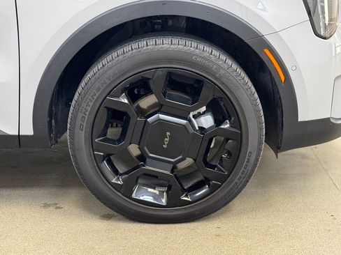 Used 2025 Kia Sorento SX image 4