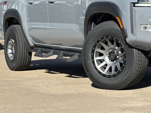 Used 2022 Nissan Frontier PRO-4X w/ Off-Road Protection Package image 3