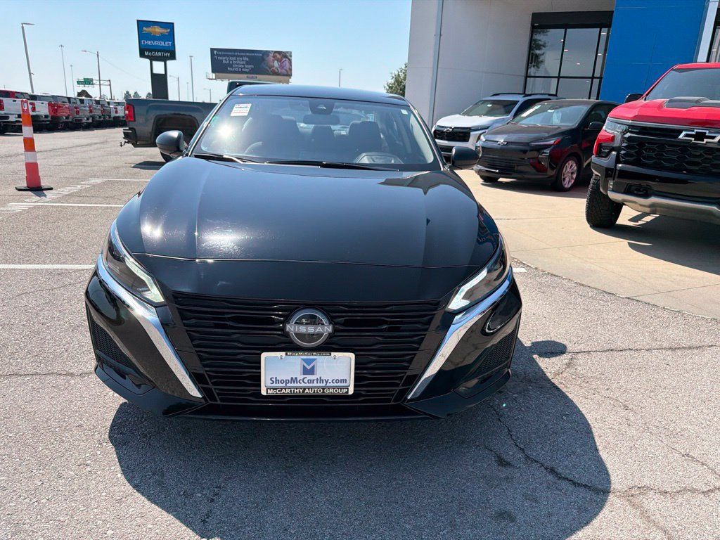 Used 2025 Nissan Altima 2.5 SV FWD image 8