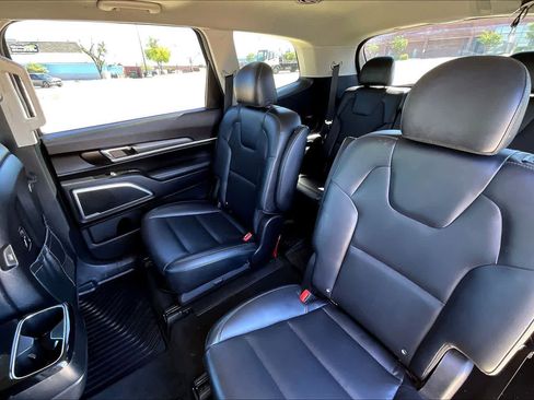 Used 2022 Kia Telluride S image 28