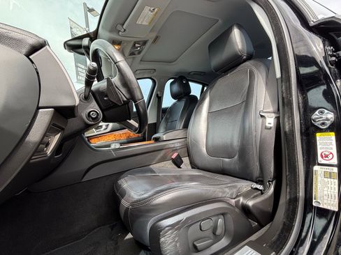 Used 2011 Jaguar XF Premium image 11