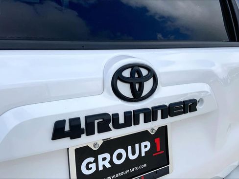 Used 2018 Toyota 4Runner SR5 Premium AWD/4WD image 28