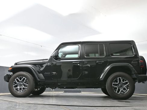 Used 2025 Jeep Wrangler Unlimited Sahara AWD/4WD image 51