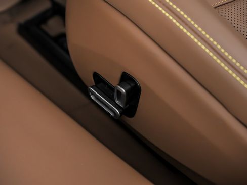 Used 2024 Ferrari SF90 Spider image 33