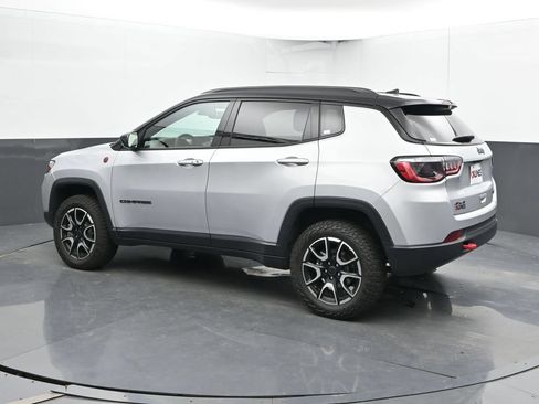 Used 2025 Jeep Compass Trailhawk AWD/4WD image 10