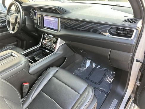Used 2021 GMC Yukon XL Denali w/ Denali Premium Package image 28