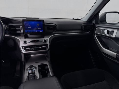 Used 2022 Ford Explorer XLT image 23