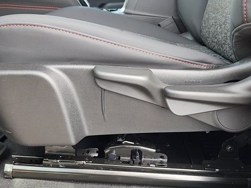 Used 2024 Chevrolet Colorado Z71 image 9