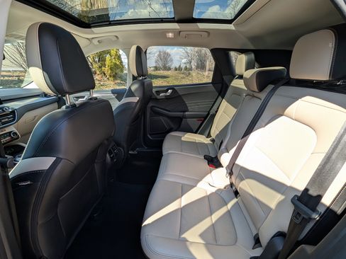 Used 2022 Ford Escape Titanium w/ Class II Trailer Tow Package image 27