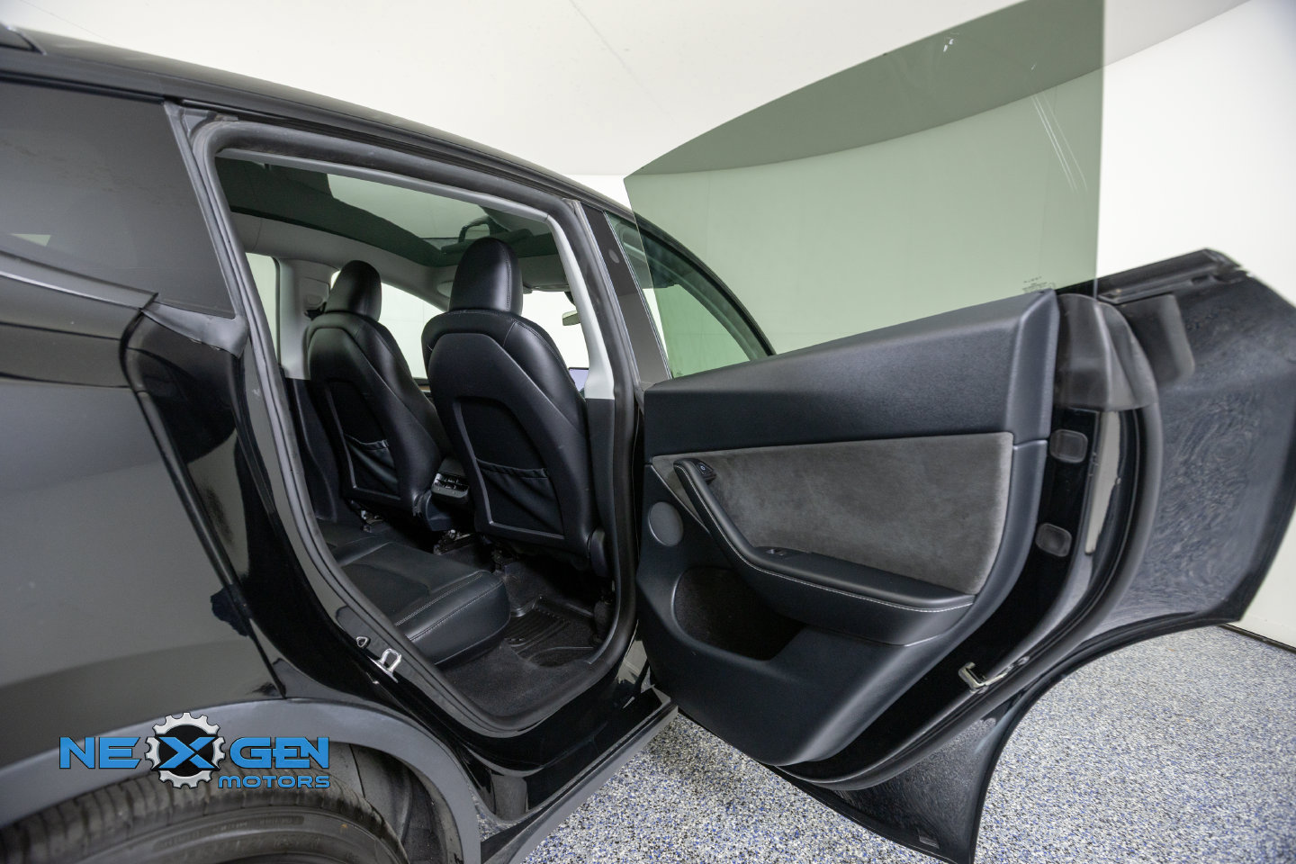 Used 2024 Tesla Model Y Performance AWD/4WD image 34