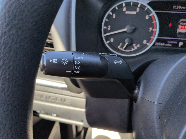 Used 2025 Nissan Rogue S FWD image 23