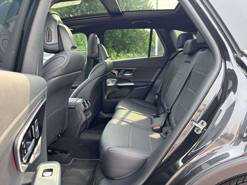 Used 2025 Mercedes-Benz GLC 300 4MATIC image 23