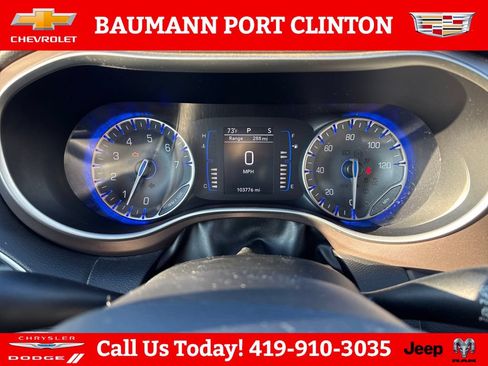 Used 2018 Chrysler Pacifica Touring-L FWD image 17