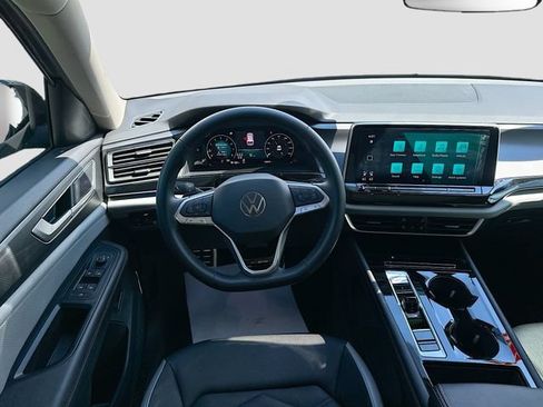 Used 2025 Volkswagen Atlas Peak Edition SE AWD/4WD image 24
