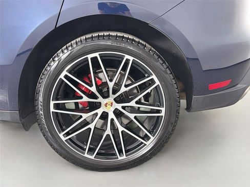 Certified 2023 Porsche Macan S AWD/4WD image 12