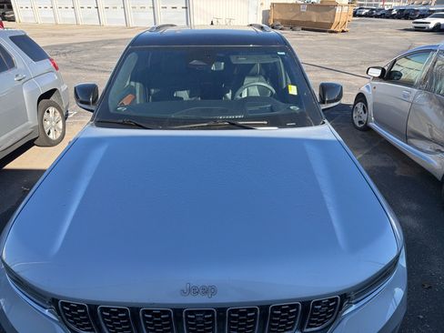 Used 2022 Jeep Grand Cherokee Summit image 2