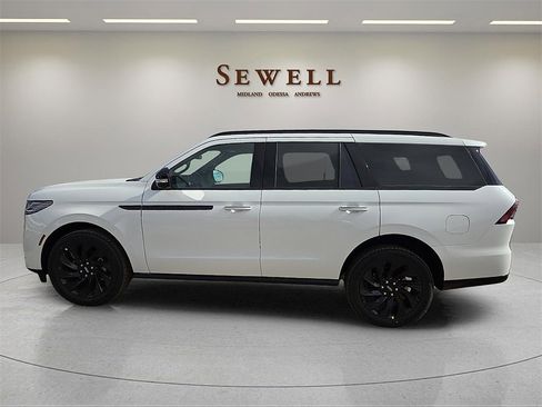 New 2026 Lincoln Navigator Reserve w/ Jet Appearance Package image 2