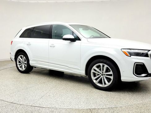 Used 2025 Audi Q7 3.0T Premium Plus AWD/4WD image 3