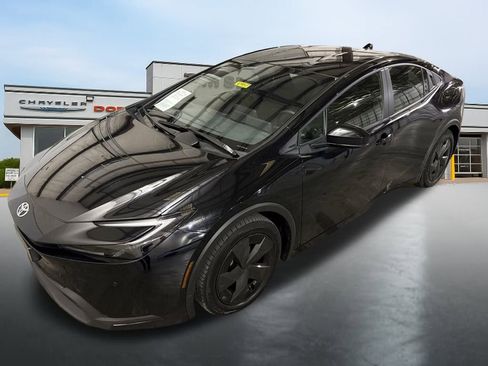 Used 2025 Toyota Prius LE image 9