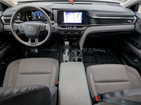 Used 2025 Toyota Camry LE FWD image 5