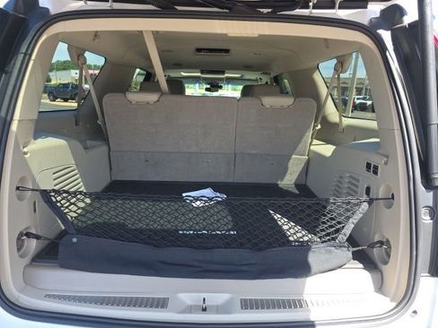 Used 2018 Cadillac Escalade ESV Premium Luxury RWD image 12