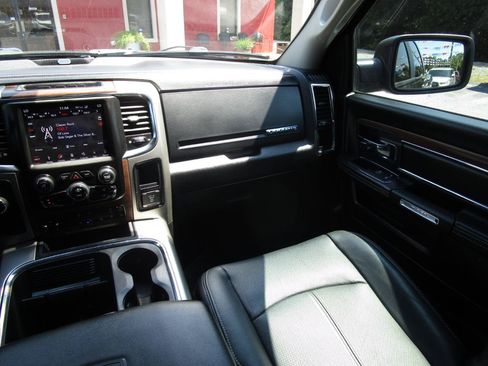 Used 2018 RAM 2500 Laramie w/ Convenience Group AWD/4WD image 9