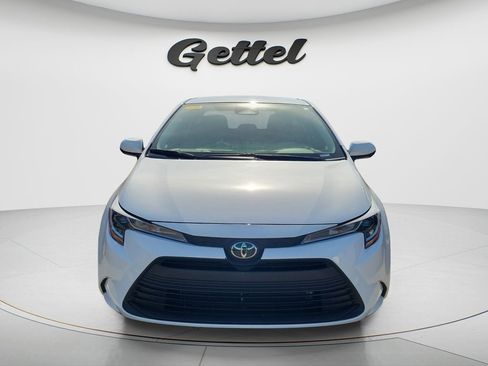 Used 2025 Toyota Corolla LE w/ Convenience Package FWD image 2