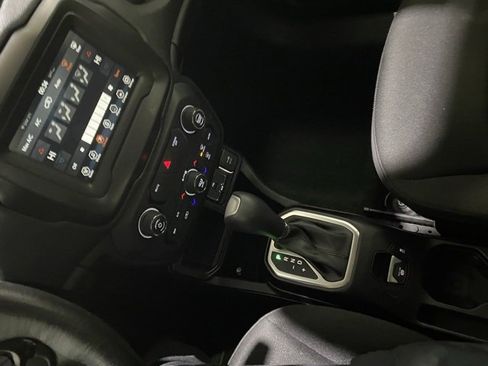 Used 2018 Jeep Renegade Altitude image 20