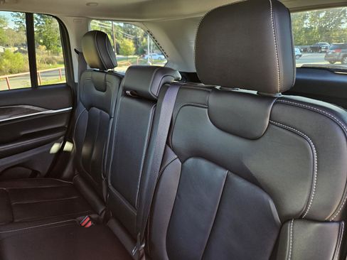 Used 2022 Jeep Grand Cherokee Limited image 29