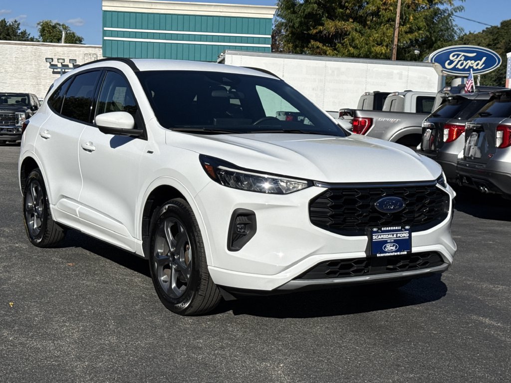 Used 2023 Ford Escape ST-Line Select w/ Tech Pack #2 AWD/4WD image 1