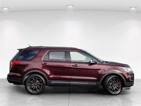 Used 2018 Ford Explorer XLT w/ Equipment Group 202A image 3