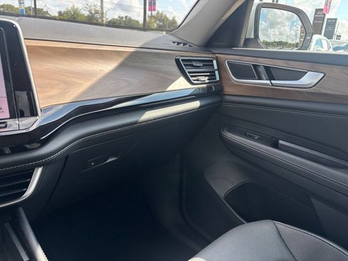 Used 2026 Volkswagen Atlas SE FWD image 39