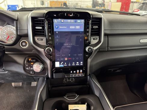 Used 2023 RAM 1500 Laramie AWD/4WD image 7