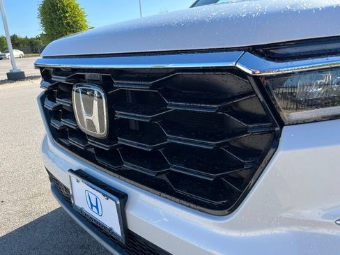 Used 2025 Honda Pilot Touring image 16