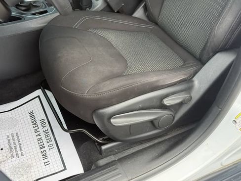 Used 2019 Jeep Cherokee Latitude w/ Popular Appearance Group FWD image 14
