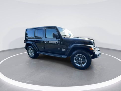 Used 2018 Jeep Wrangler Unlimited Sahara AWD/4WD image 5
