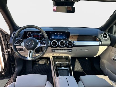 Used 2025 Mercedes-Benz GLB 250 image 15